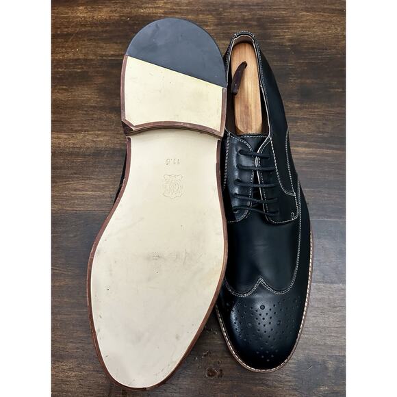 Banana Republic Oxford Italian Black Leather Wingtip Mens  display picture 3